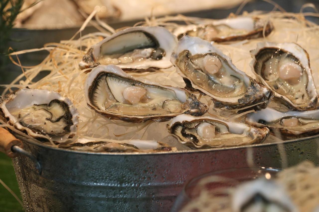 Chatrium Grand Bangkok Exterior photo Oysters on ice